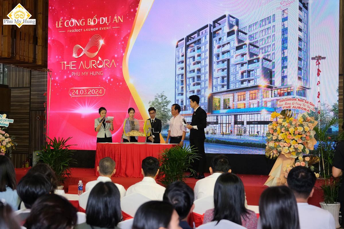 THE AURORA PHÚ MỸ HƯNG CHÁY HÀNG SAU HƠN 1 TIẾNG MỞ BÁN